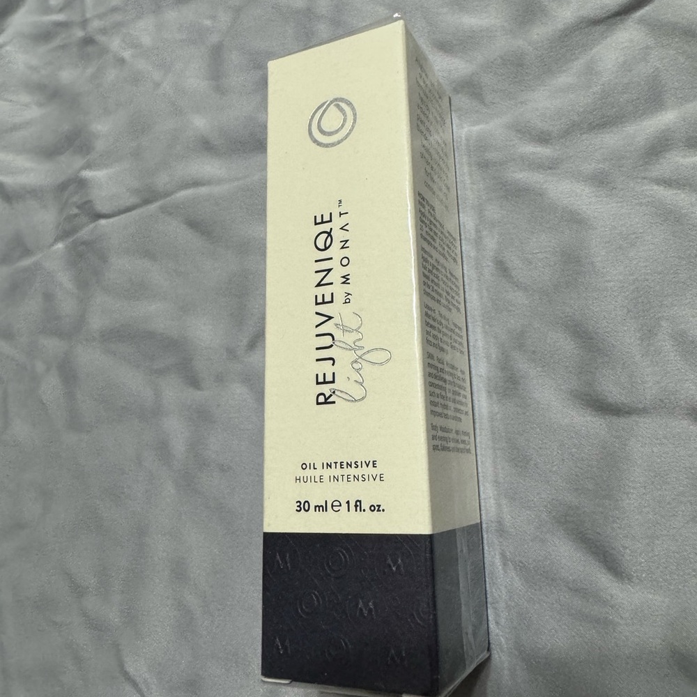 Rejuveniqe Oil light